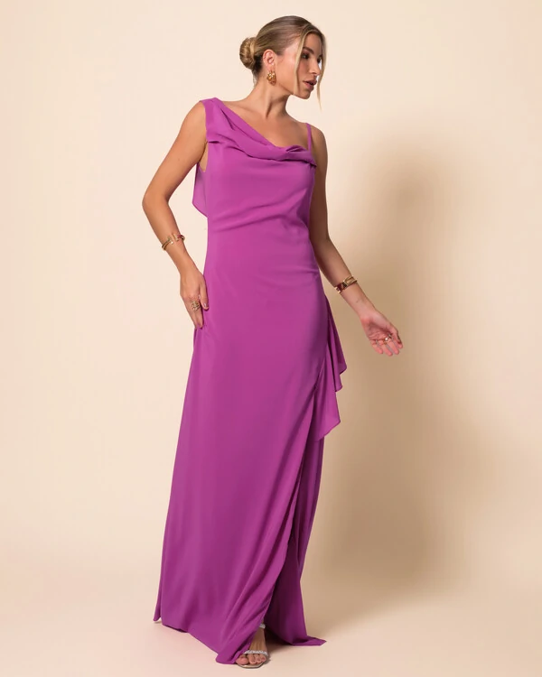 Vestido de Festa Longo Crepe Chiffon Degagê com Fenda e Babado Cascata Fúcsia