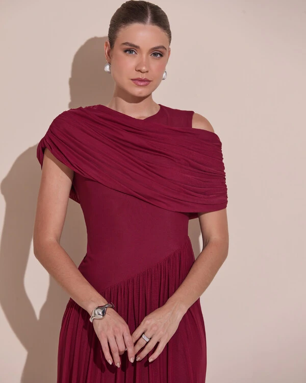 Vestido de Festa Longo Capa Drapeado Tule Saia Fluida Marsala