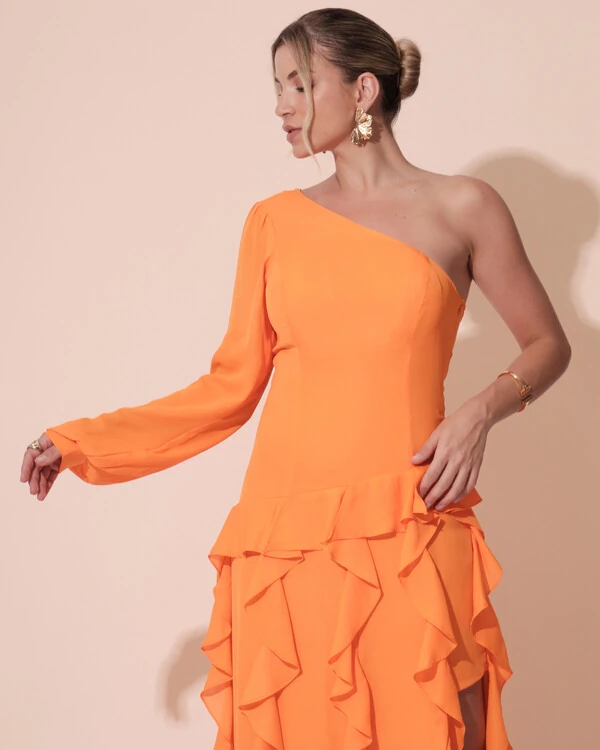 Vestido de Festa Longo Crepe Um Ombro Só Manga Longa e Babados Cascata Fenda Laranja