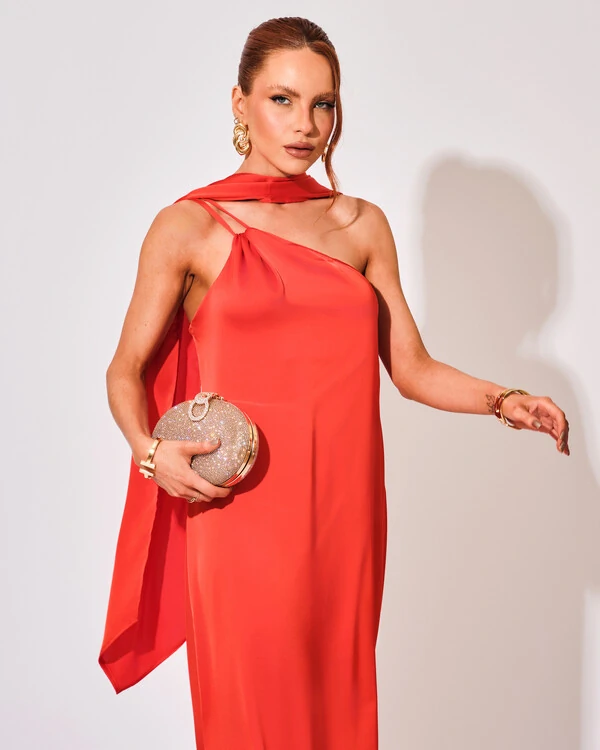 Vestido Longo de Festa em Cetim Fluido Um Ombro Só com Lenço Vermelho