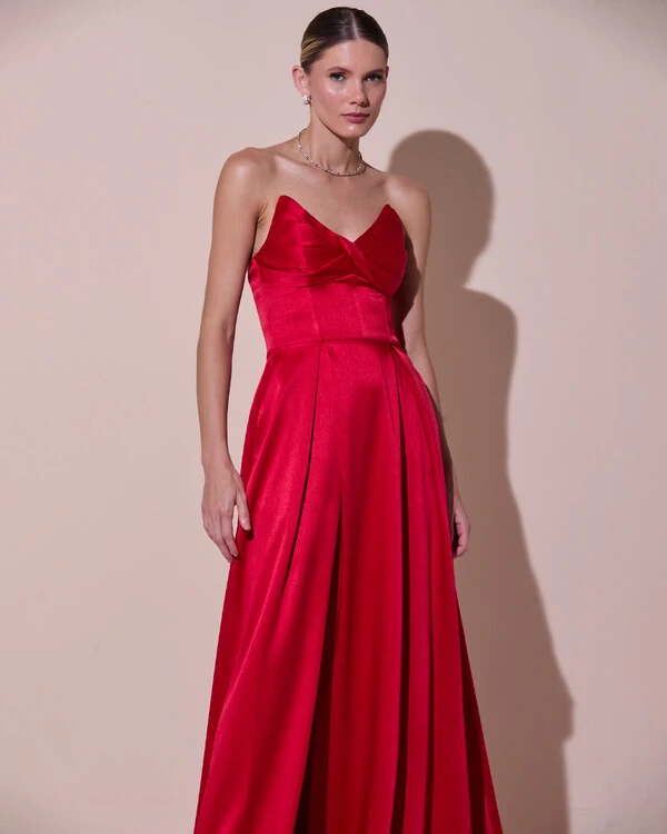 Vestido de Festa Longo Tomara que Caia Cetim Decote Coração Fenda Vermelho