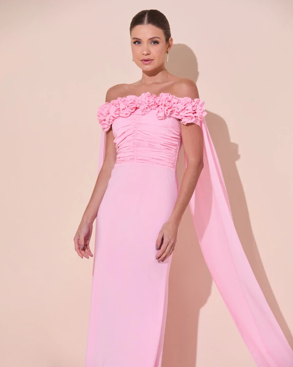 Vestido de Festa Longo Ombro a Ombro Plissado Crepe Chiffon Capa Flor 3D Rosa Claro