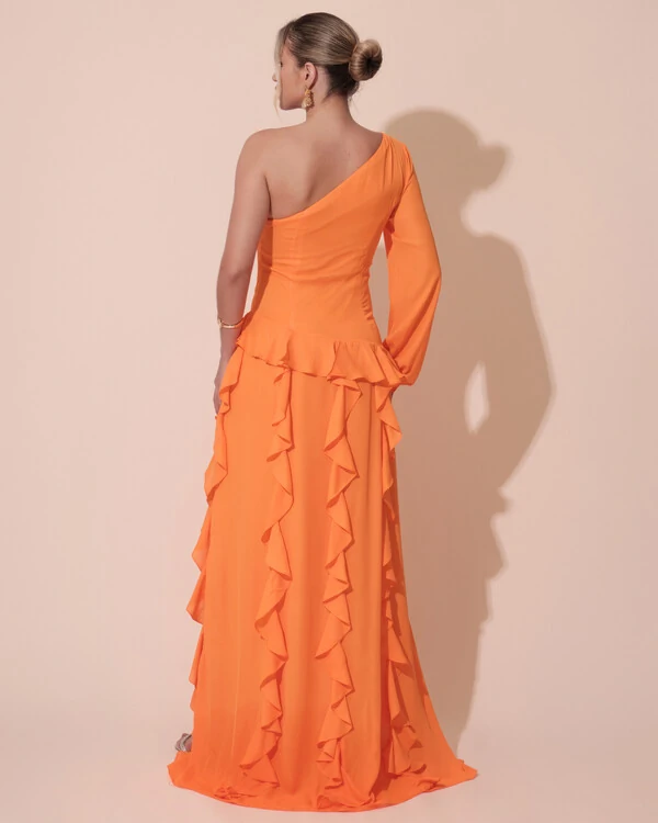 Vestido de Festa Longo Crepe Um Ombro Só Manga Longa e Babados Cascata Fenda Laranja