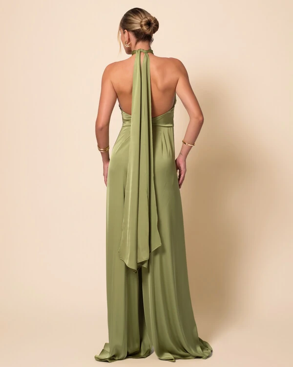 Macacão de Festa Longo em Cetim Fluido com Gola Alta e Lenço Verde Pistache