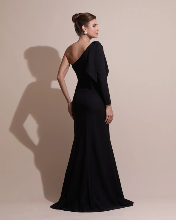 Vestido de Festa com Laço de Um Ombro em Alfaiataria Fenda Preto