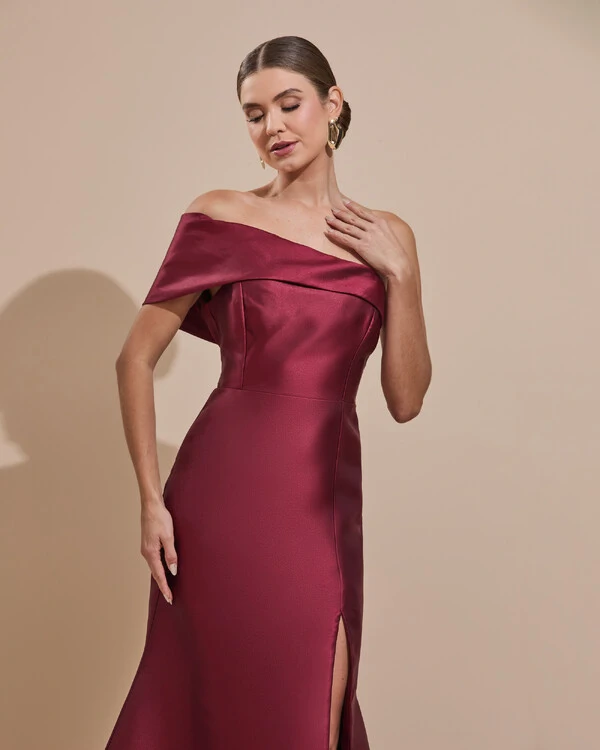 Vestido de Festa Zibeline com Faixa Ombro a Ombro Marsala Escuro