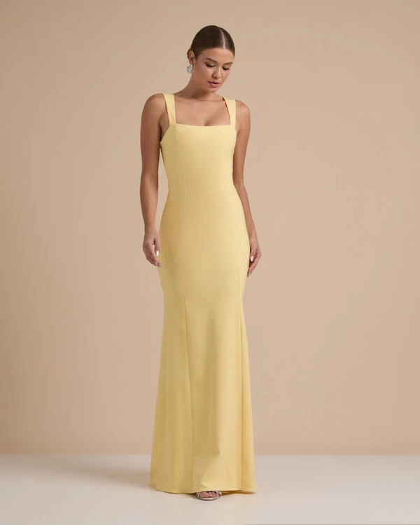 Vestido de Festa Longo Alfaiataria Alça Larga e Lenço Amarelo Manteiga