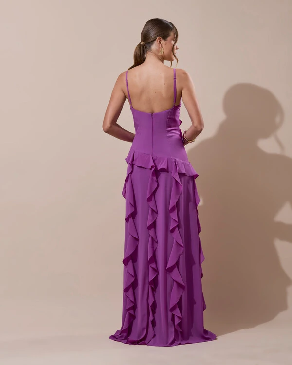 Vestido de Festa Longo Decote V Crepe Chiffon Babados Cascata e Fenda Fúcsia