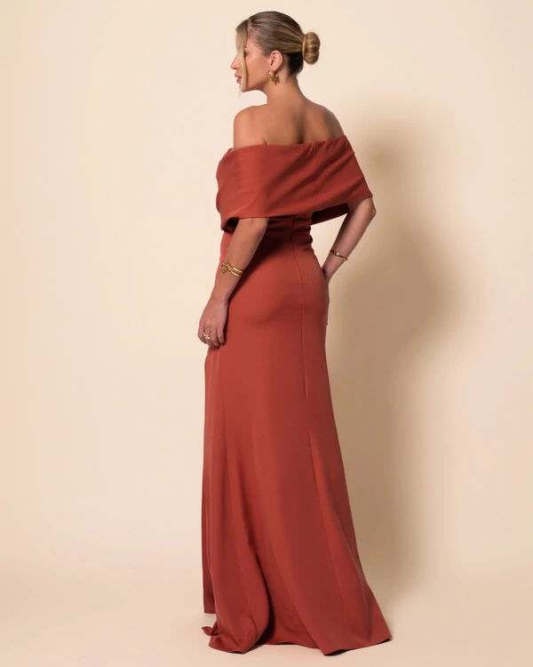 Vestido de Festa Longo Alfaiataria Ombro a Ombro Laço e Fenda Terracota