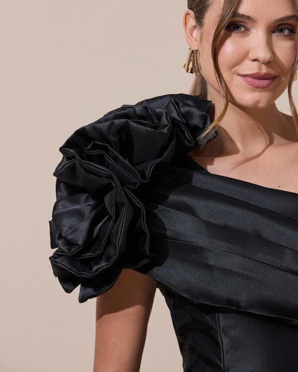 Vestido de Festa Longo Zibeline um Ombro Só Flor Drapeado Preto