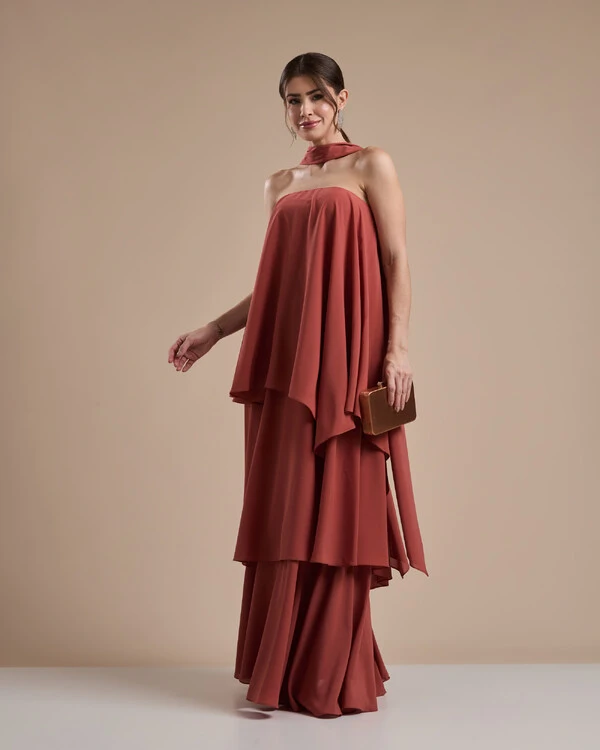 Vestido de Festa Longo Chiffon Crepe em Camadas com Lenço Terracota