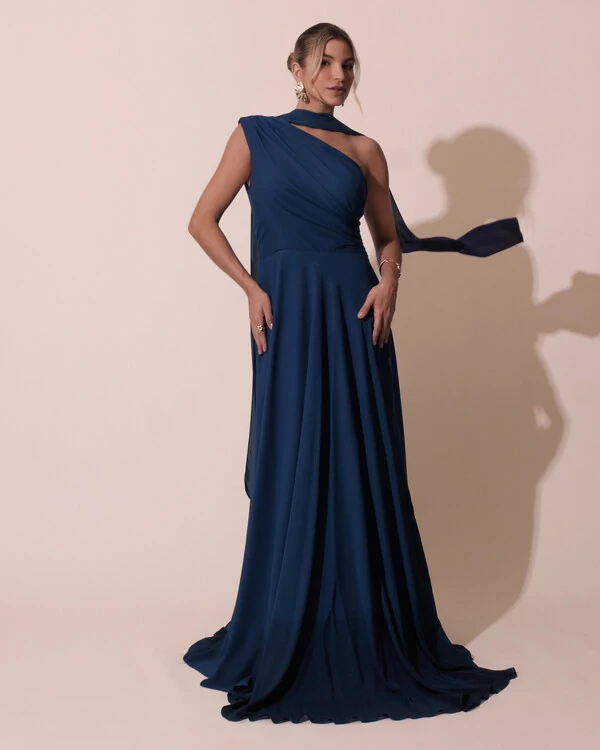 Vestido de Festa Longo Crepe Chiffon Um Ombro Só Drapeado com Lenço Azul Marinho
