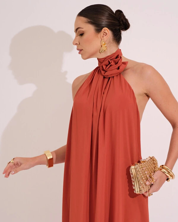 Vestido Longo Crepe Chiffon Frente Única Fluido Flor Removível Terracota