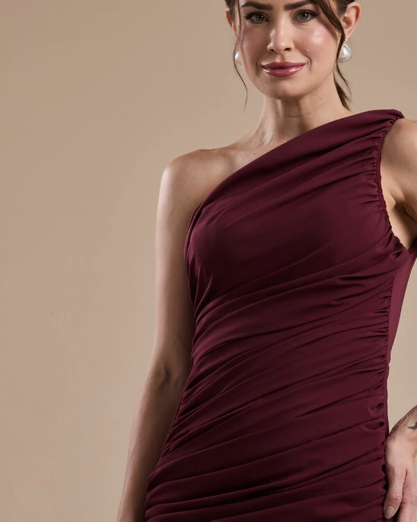 Vestido de Festa Longo Crepe Chiffon Um Ombro Só Drapeado com Babado Cascata Marsala