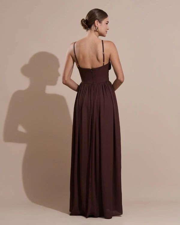 Vestido de Festa Longo Crepe Chiffon Drapeado com Alças Finas Marrom