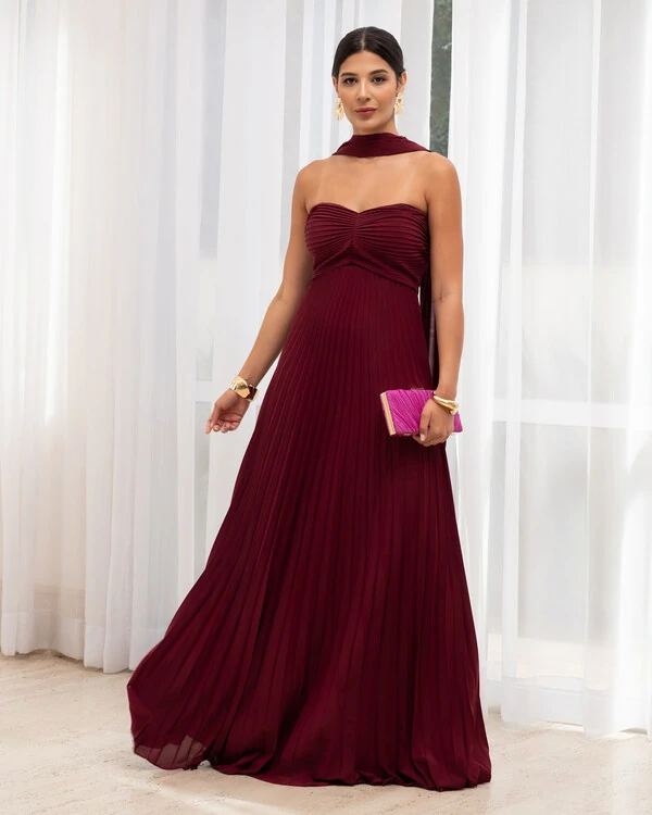 Vestido de Festa Longo Tomara que Caia Plissado com Lenço Marsala Escuro