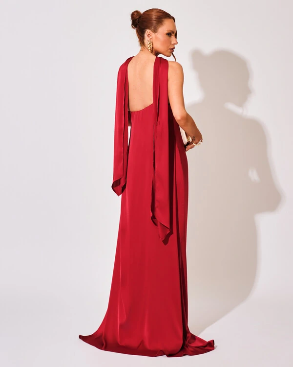 Vestido de Festa Longo em Cetim Fluido um Ombro Só com Lenço Marsala