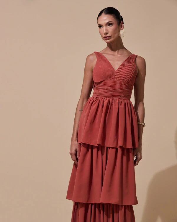 Vestido de Festa Longo Decote V Crepe Chiffon Plissado Camadas Babado Terracota