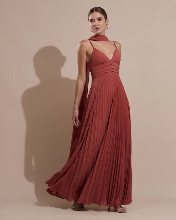 Vestido de Festa Longo Plissado Crepe Chiffon com Alça e Lenço Terracota