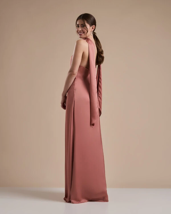 Vestido de Festa Longo em Cetim Fluido um Ombro Só com Lenço Rosa Blush