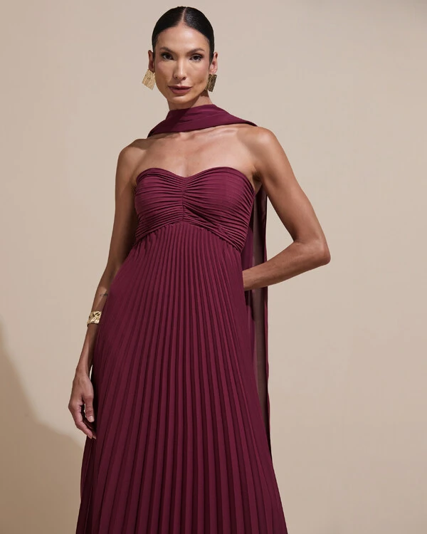 Vestido de Festa Longo Tomara que Caia Plissado com Lenço Marsala Escuro