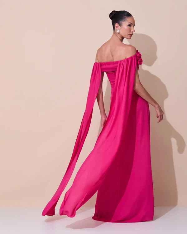Vestido de Festa Longo Ombro a Ombro Plissado Crepe Chiffon Capa Flor 3D Pink Escuro