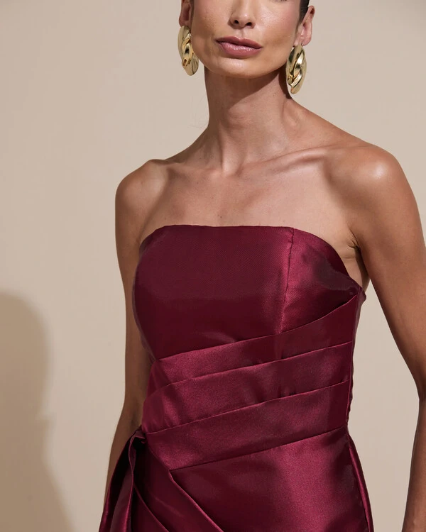 Vestido de Festa Longo Tomara que Caia Zibeline Drapeado e Faixa Marsala Escuro
