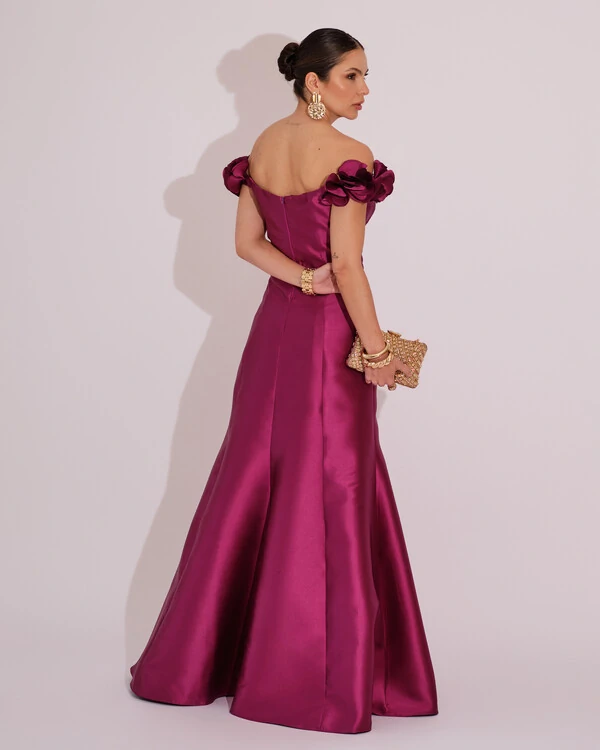 Vestido Longo de Festa Zibeline Ombro a Ombro com Flores e Fenda Fúcsia