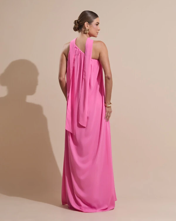 Vestido de Fersta Longo Crepe Fluido um Ombro Só com Lenço Rosa