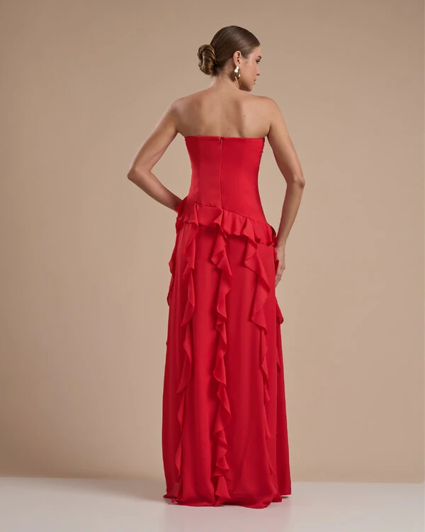 Vestido de festa Longo Tomara que Caia Crepe Chiffon com Bababos Cascata e Fenda Vermelho