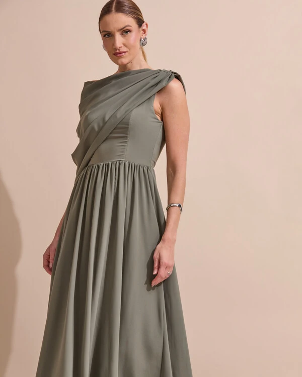 Vestido de Festa Longo Um Ombro Só Crepe Chiffon Capa Drapeado Verde Oliva