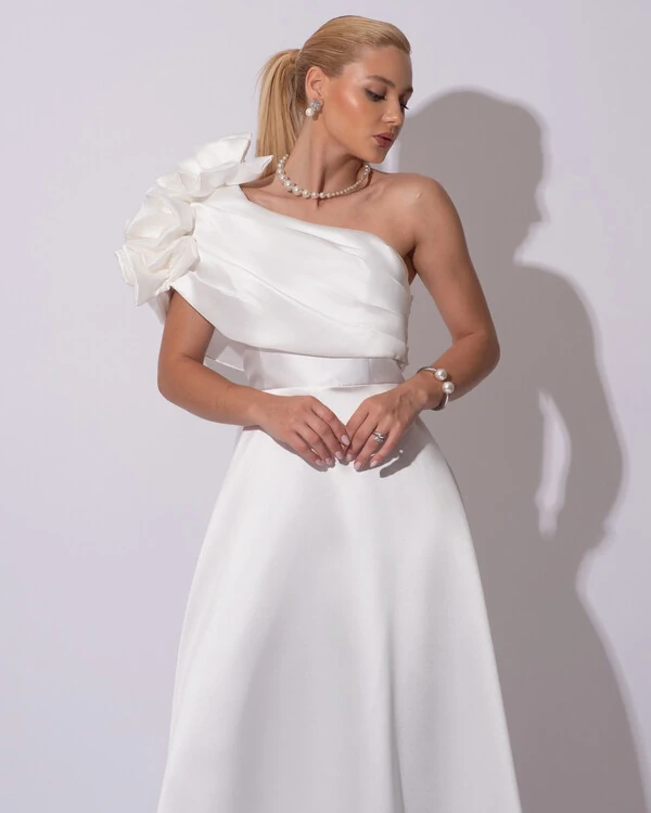 Vestido de Festa Longo Zibeline um Ombro Só Flor Drapeado Branco