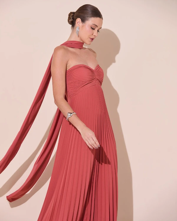 Vestido de Festa Longo Tomara que Caia Plissado com Lenço Terracota
