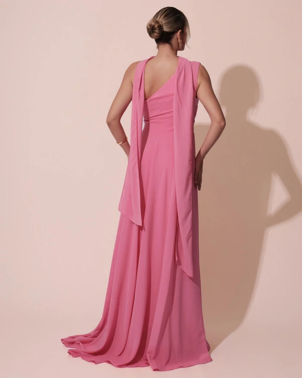 Vestido de Festa Longo Crepe Chiffon Um Ombro Só Drapeado com Lenço Rosa
