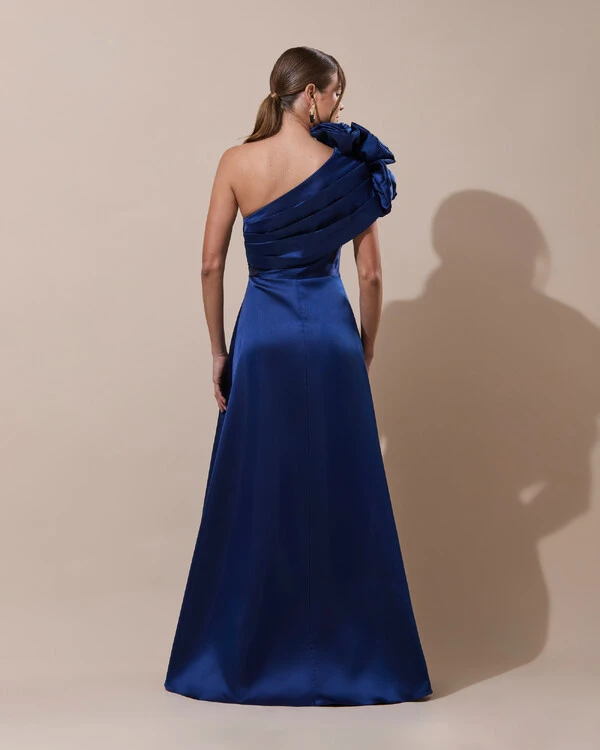 Vestido de Festa Longo Zibeline um Ombro Só Flor Drapeado Azul Marinho