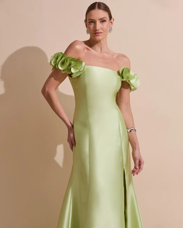 Vestido Longo de Festa Zibeline Ombro a Ombro com Flores e Fenda Verde Lima