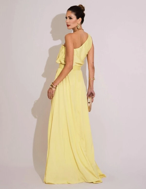 Vestido Longo um Ombro com Busto Blousê e Fenda Amarelo Manteiga