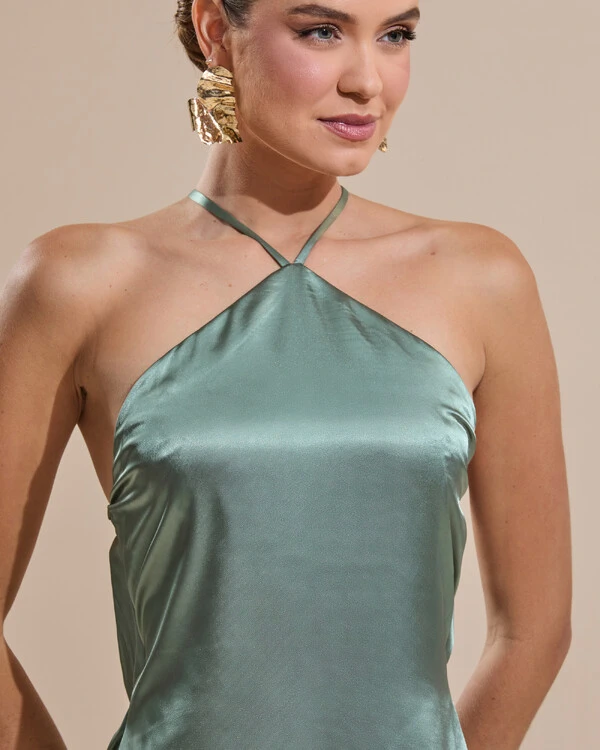 Vestido Longo de Cetim com Decote Triangular e Amarração nas Costas Degagê Verde Oliva