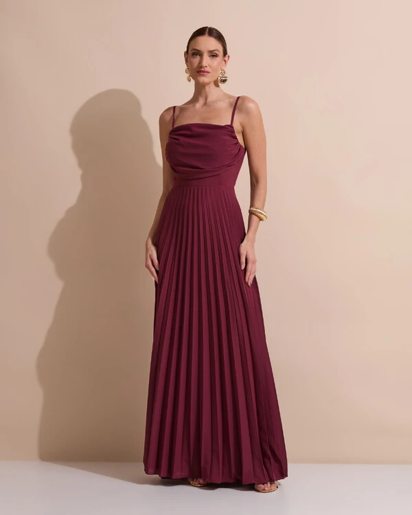 Vestido de Festa Longo Crepe Chiffon Plissado Trançado e Lenço Marsala