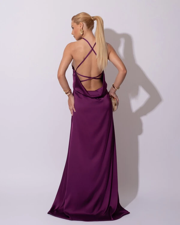 Vestido Longo de Cetim com Decote Triangular e Amarração nas Costas Degagê Roxo