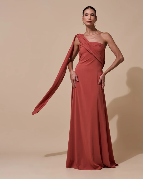 Vestido de Festa Longo Tomara que Caia Crepe Chiffon Lenço Drapeado Costas Trançada Terracota