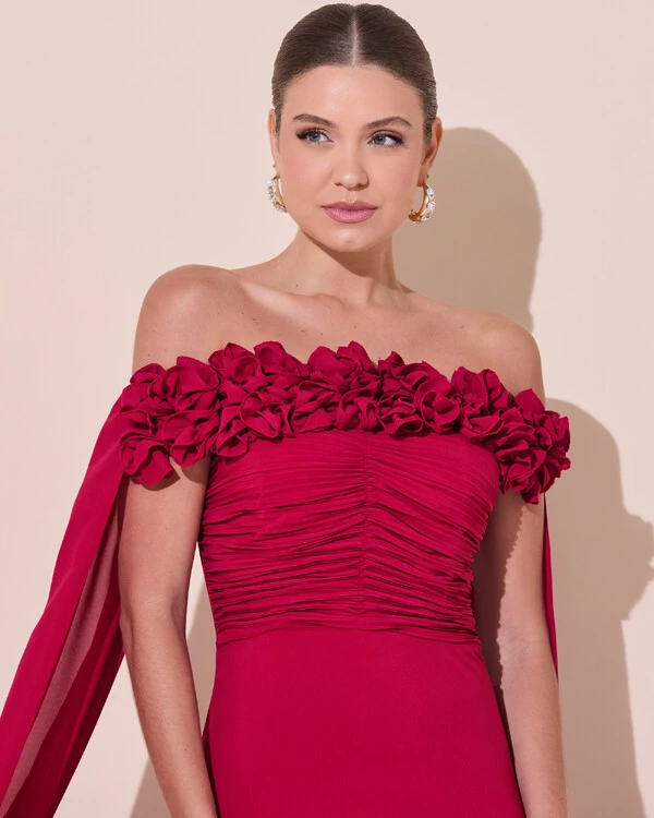 Vestido de Festa Longo Ombro a Ombro Plissado Crepe Chiffon Capa Flor 3D Lenço Cereja