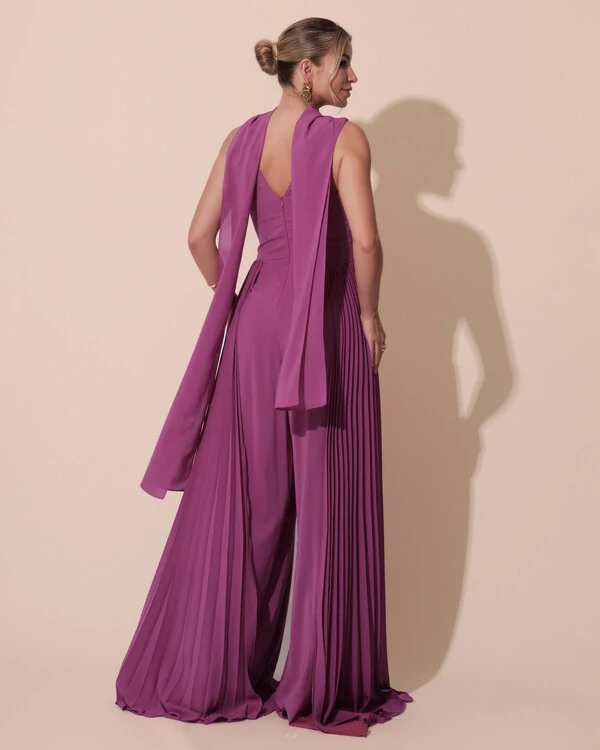 Macacão de Festa Longo Crepe Pantalona Plissado e Lenço Fúcsia