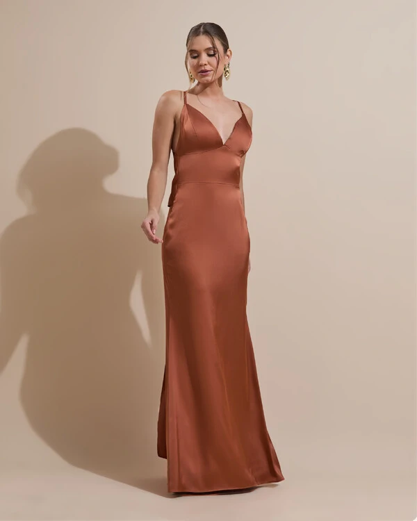 Vestido de Festa Longo Costas Abertas Laço Cetim Decote V Mocha Mousse