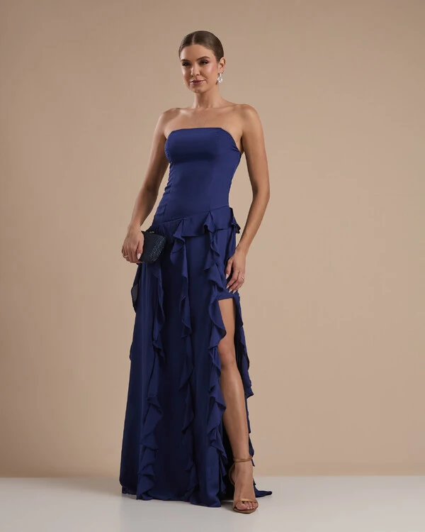Vestido de festa Longo Tomara que Caia Crepe Chiffon com Bababos Cascata e Fenda Azul Marinho