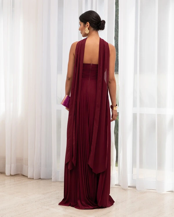 Vestido de Festa Longo Tomara que Caia Plissado com Lenço Marsala Escuro