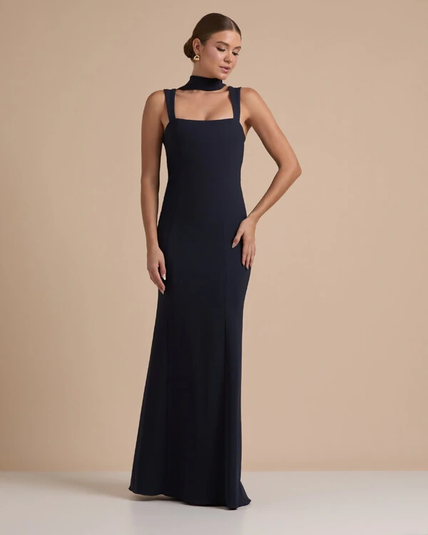 Vestido de Festa Longo Alfaiataria Alça Larga e Lenço Azul Marinho Escuro