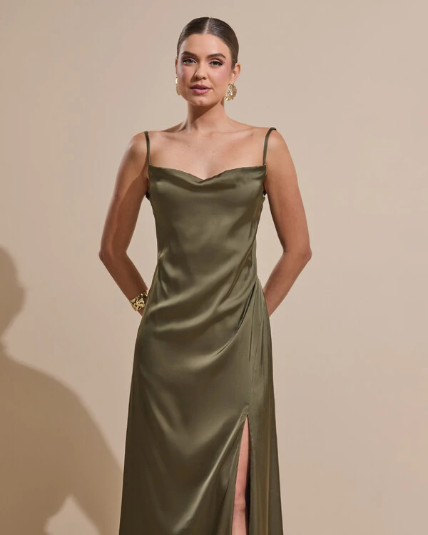 Vestido de Festa Longo Babado Costas Cetim Fluido e Fenda Verde Oliva