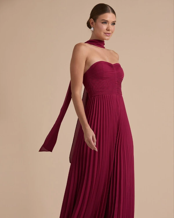 Macacão de Festa Longo Crepe Chiffon Tomara que Caia Plissado com Lenço Cereja