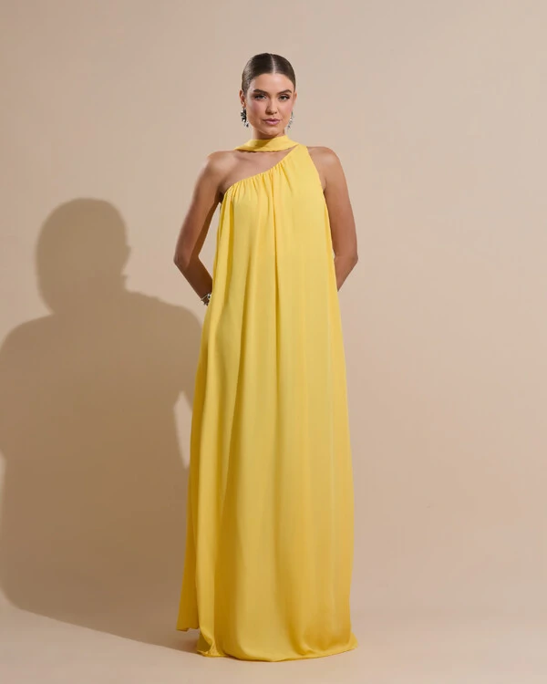 Vestido de Festa Longo Crepe Fluido um Ombro Só com Lenço Amarelo